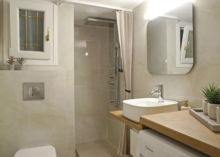 Cozyhome 4 Ilisia Appartement